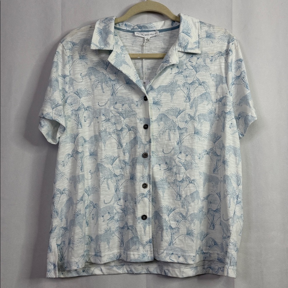 Jane + Delancey Women Blue Cheetah Palm Print Button Up White Shirt